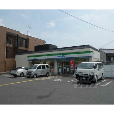 ファミリーマート京都薬科大学前店 距離：236m