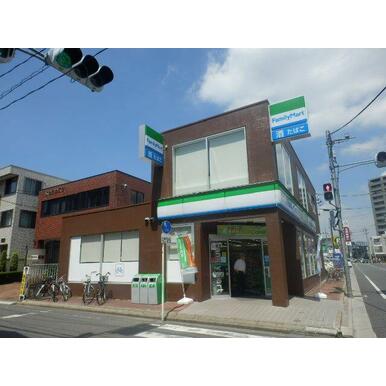 ファミリーマート武蔵浦和駅東店 距離：135m