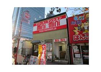 駅徒歩１分、ｍｉｎｉｍｉｎｉの看板が目印です！