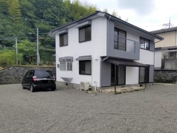 駐車場整地をお願いします、報酬13万円で。