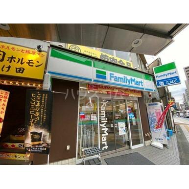 ファミリーマート 北浦和駅東口店 距離：488m
