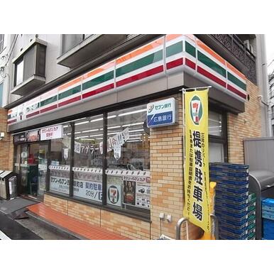 ファミリーマート西平塚町店 距離:115m