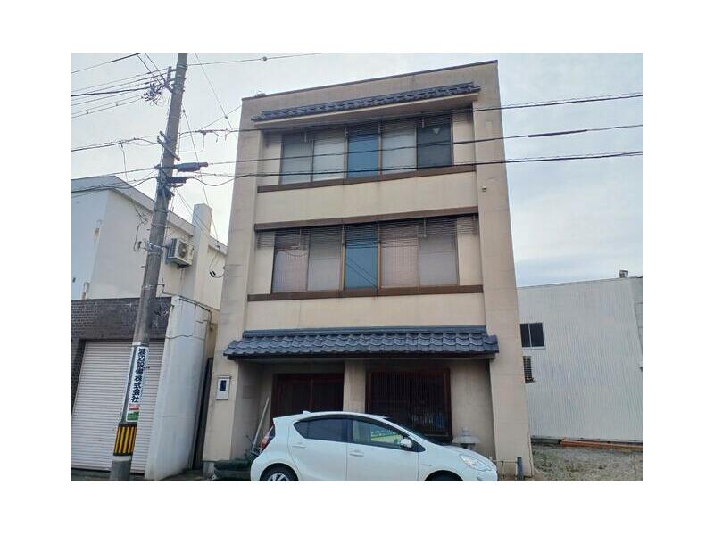 Sakai City, Harue Town, Edome Kamichuō (Harue Station) 3-story building, 11SDK
