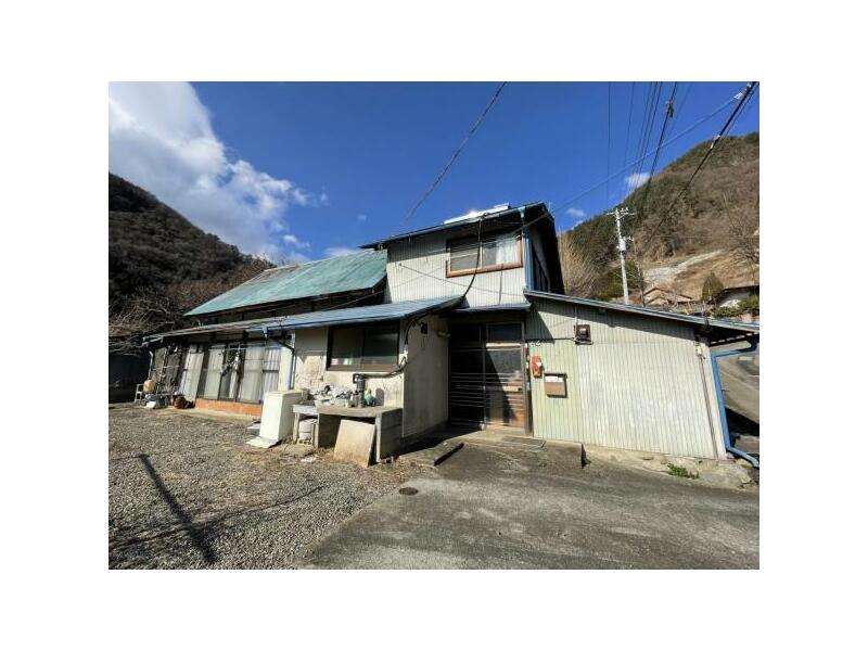 Yamanashi Mitomi Tokuwa (Shioyama station) 2F 6DK

1,980,000 yen