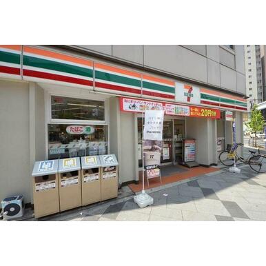 セブンイレブン八王子八日町店 距離：125m