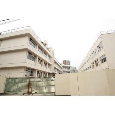 広島市立幟町中学校 距離:445m