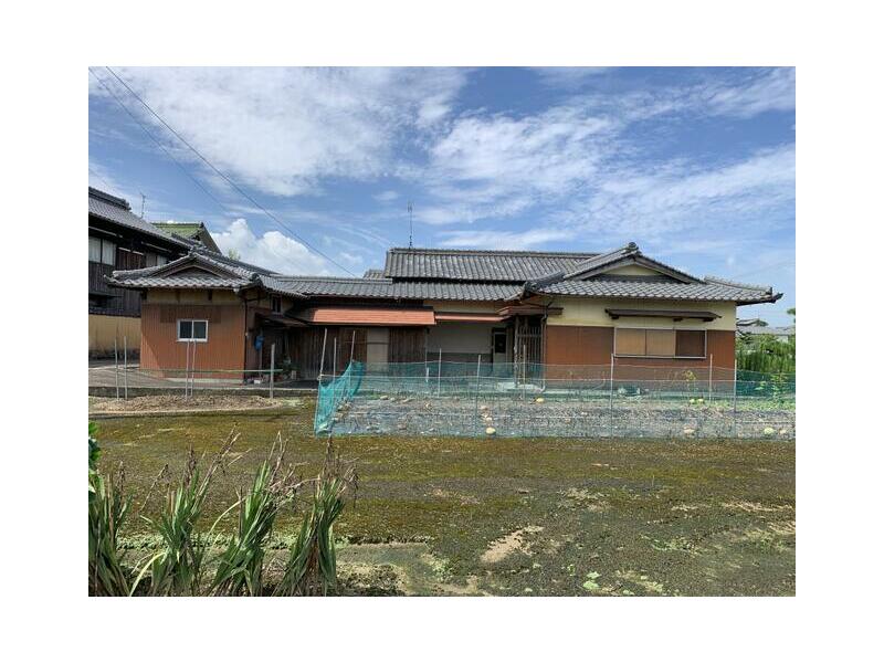 27-minute walk from JR Yosan Line "Mino" Station