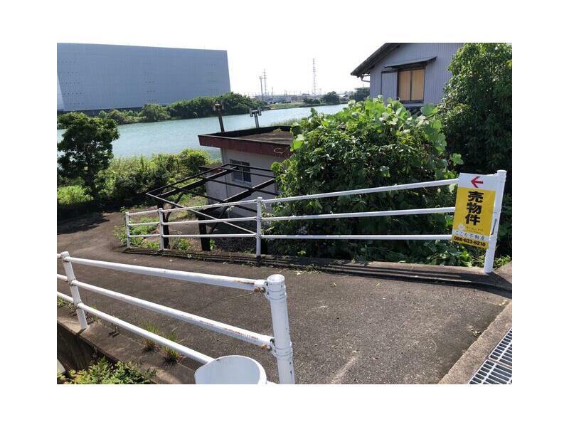 25 minutes on foot from JR Mugi Line "Bunka no Mori" Station