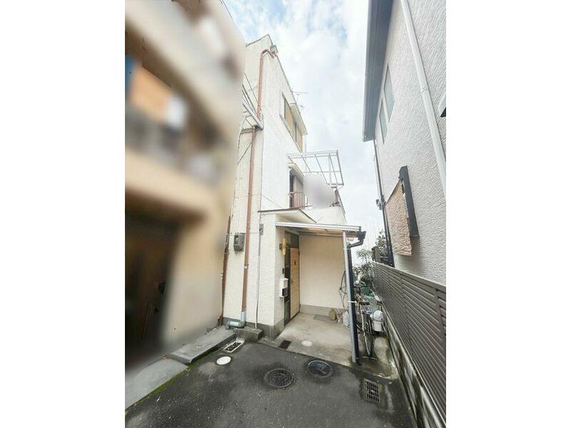 Higashi-Osaka City, Higashi-Ishikiri-cho 4-chome (Ishikiri Station) 3-story 4DK