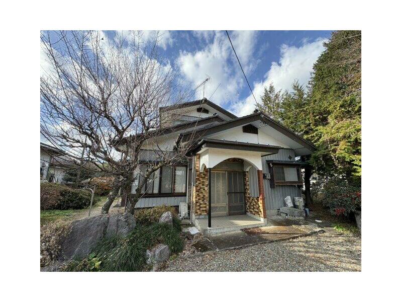 Haga-cho, Haga-gun, Kanagawa (Haga Takanezawa Kogyo Danchi Sta.) 2F 6DK

3,150,000 yen