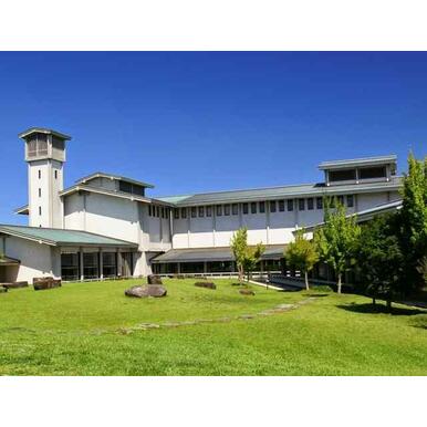 愛知県陶磁美術館 距離：2,093m