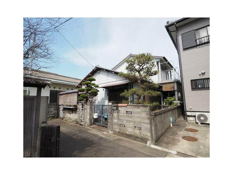 Tokushima-shi, Tokushima 5-chome Sho-machi (Ayukuro Sta.) 2F 6DK

1,880,000 yen