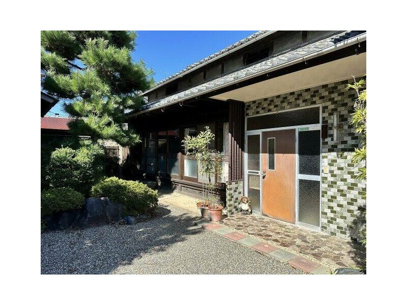 Tsu City, Shiratsuka Town (Takada Honyama Station) Single-story building 6DK