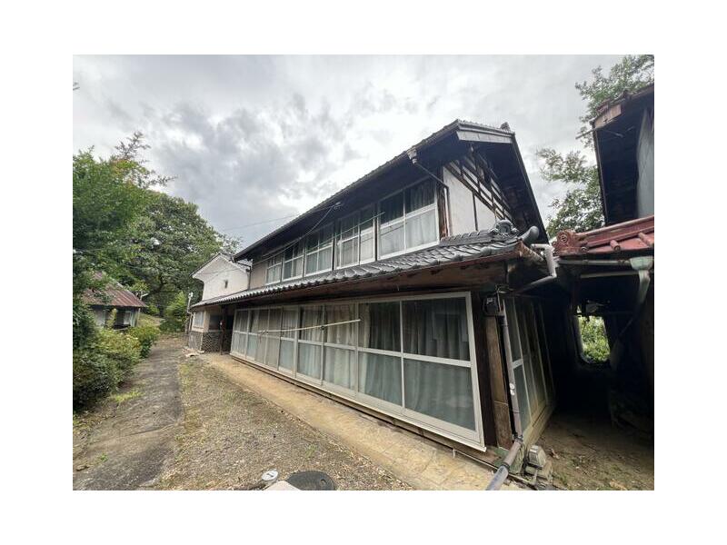 2F 7DK in Komuro, Fujikawa-cho, Minamikoma-gun, Kanagawa (Ichikawa-Daimon Sta.)

1.8 million yen