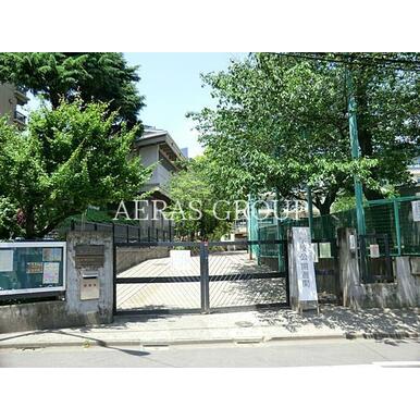 渋谷区立鉢山中学校 距離：453m