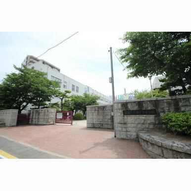 広島市立国泰寺中学校 距離:652m