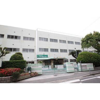 広島市立竹屋小学校 距離:434m