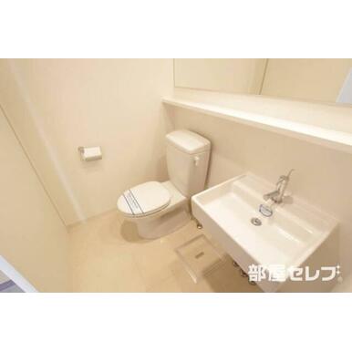 お手洗いはこちらです