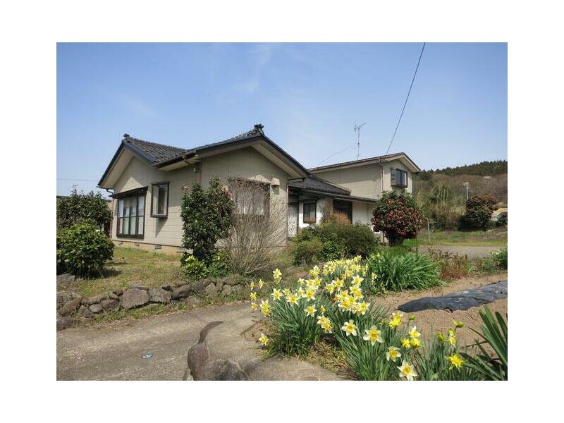 7,000 meters on foot from JR Hazawa Line "Hazawa" Station