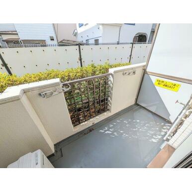 1階のお部屋ですが目隠しがあるのでプライバシー面も安心です。