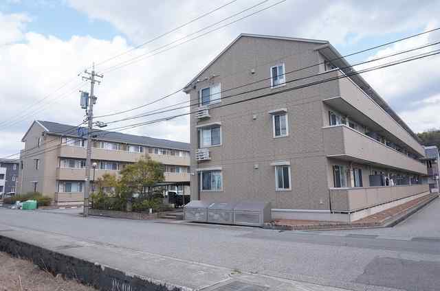 アットホーム リビングタウン東金沢 ａ １０７ ３ｌｄｋ 提供元 アパマンショップ三口新町店 有限会社高山不動産 金沢市の賃貸アパート