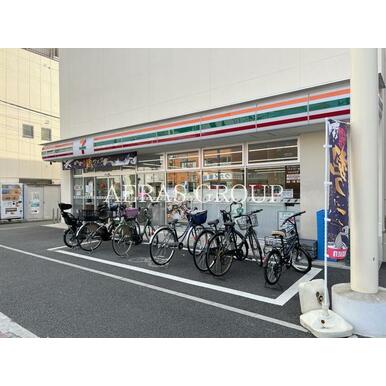 セブン－イレブン　荒川３丁目店 距離：170m