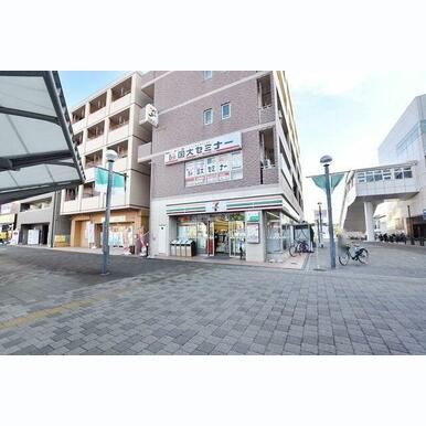 セブンイレブン浦和美園駅前店 距離:834m