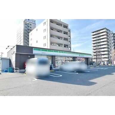 ファミリーマート浦和美園駅前店 距離:979m