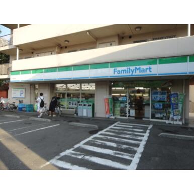 ファミリーマート 距離：80m