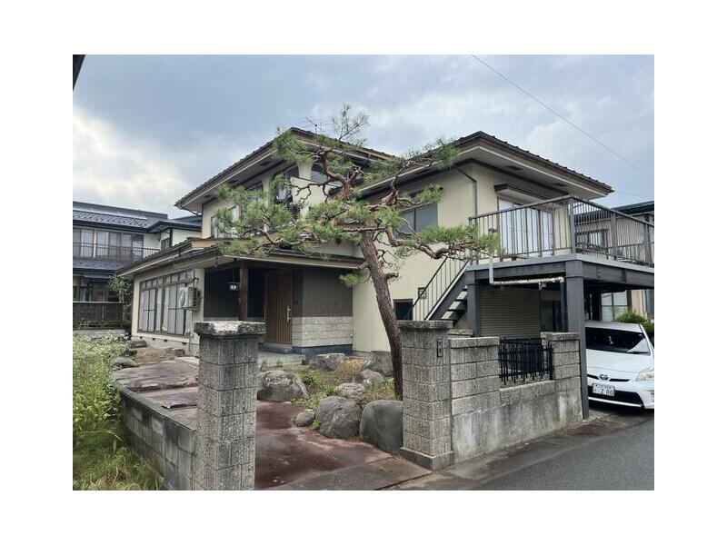 Yamagata Prefecture, Kahoku Town, Yachi, Aramachi East (Sakage Station) 2-story building 6DK