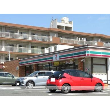セブン-イレブン下関秋根東町店 距離:298m