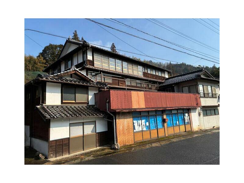 Iwakuni City, Miwa-cho Shimohata (Kawazumi Station) 2-story building 4DK