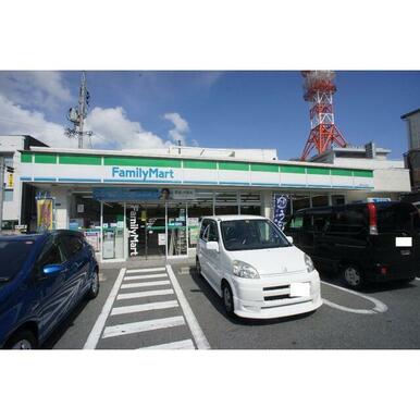 ファミリーマート津丸之内店 距離:363m