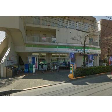 ファミリーマート飛田給駅南店 距離：248m