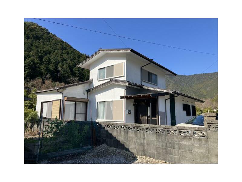 Saeki city, Gamoe, Oaza Kusumonoura (Saeki station) 2F 5LDK

3,000,000 yen