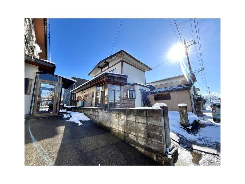 Higashiokitama District, Takahata Town, Oaza Nukanome (Takahata Station) 2-story 5DK