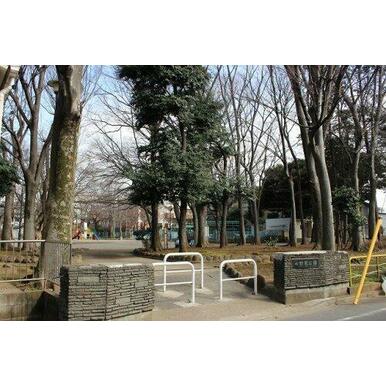 七軒家公園 距離：521m