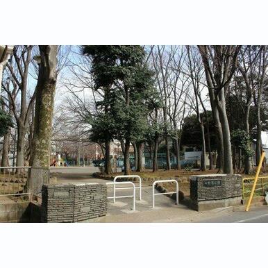 七軒家公園 距離:521m