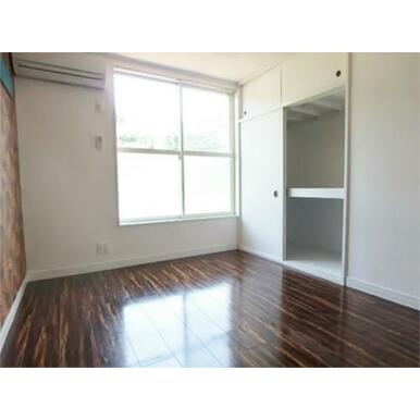 キレイなフローリングのお部屋です