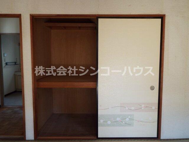 食器戸棚 中古(シンコー株) 見にくく