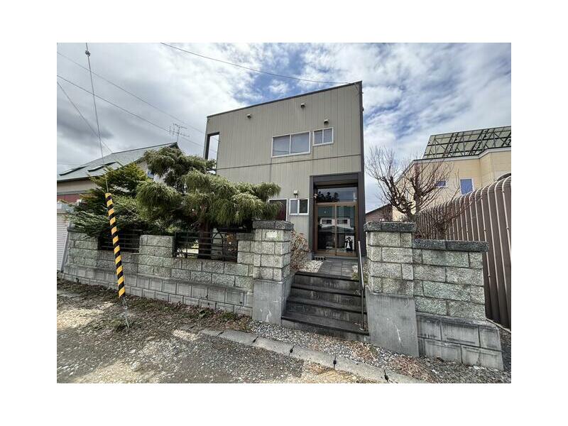 Iwamizawa City, Midorigaoka 2-chome (Iwamizawa Station) 2-story building 5LDK