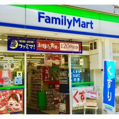 ファミリーマート 谷町七丁目店 距離：137m
