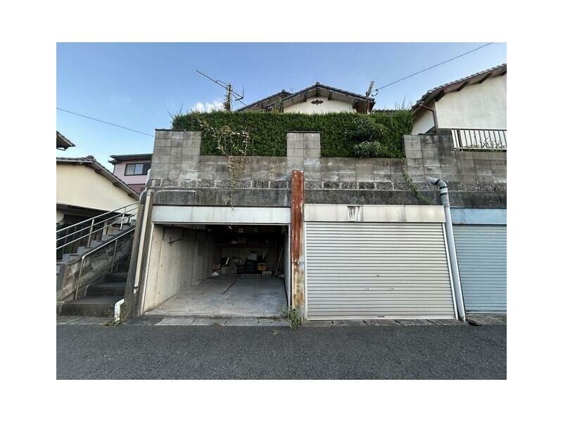19 minutes on foot from JR Kagoshima Main Line "Komorie" Station [Bus available] 5 minutes on foot from Nagakuro bus stop
