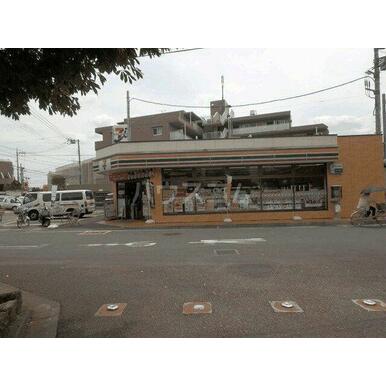 セブンイレブン 川崎中野島東店 距離：705m