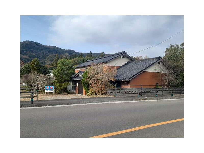 Bungotakada-shi, Bungotakada Tazome Yokomine （Usa station） 2F 8SK

4,000,000 yen