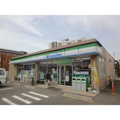 ファミリーマート中川松葉町店 距離：28m