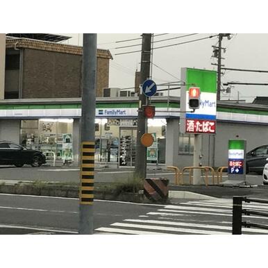 ファミリーマート中川好本町店 距離：197m