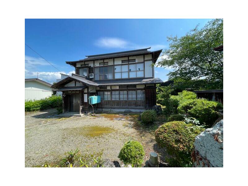 4500m walk from JR Ou Main Line "Yonezawa" Station [Bus available] Bus 20 minutes to Yamakou Sasahara Bus Stop, 500m walk
