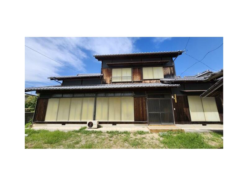Araya, Imabari-city (Iyotonda station) 2F 6LDK

1,580,000 yen