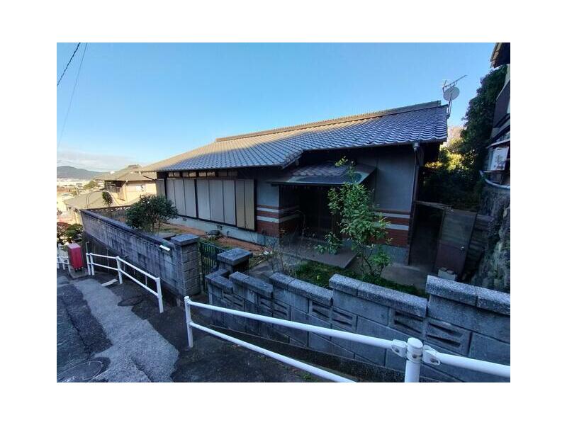 1-chome, Shukucho, Yahatanihonmachi, Kitakyushu City (Space World Station) Single-story building 4DK